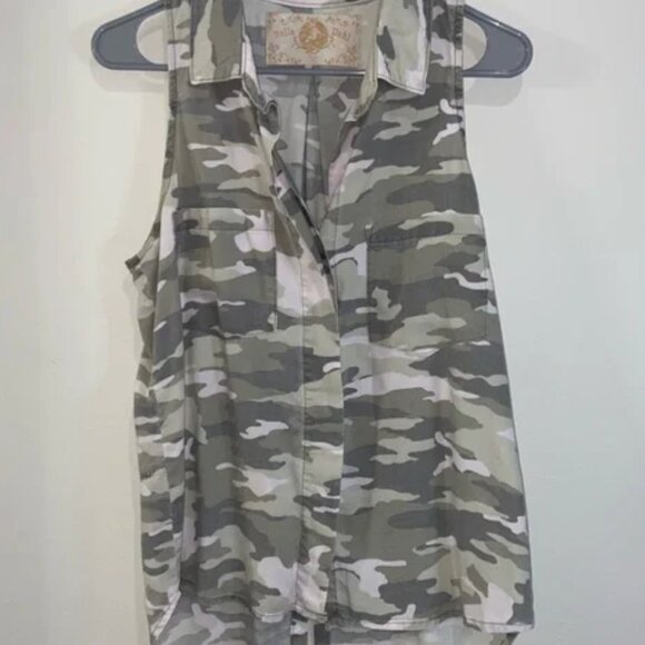 BELLA DAHL Camo Sleeveless Top with Collar Green and White - Size XS - EUC - Picture 4 of 9